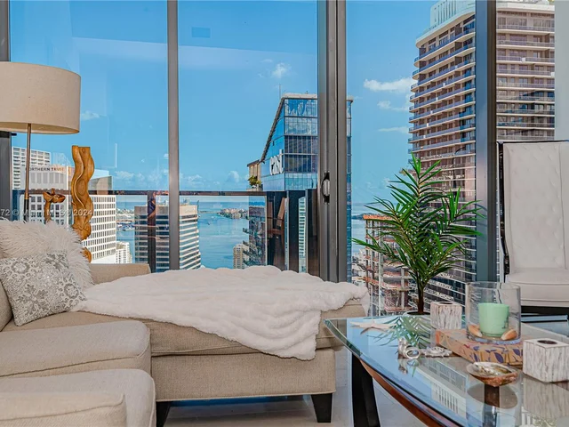 88 SW 7th St # 4107, Miami FL 33130