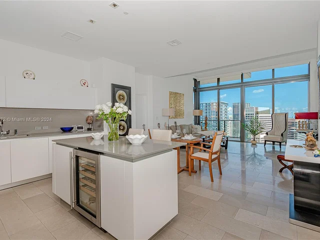 88 SW 7th St # 4107, Miami FL 33130