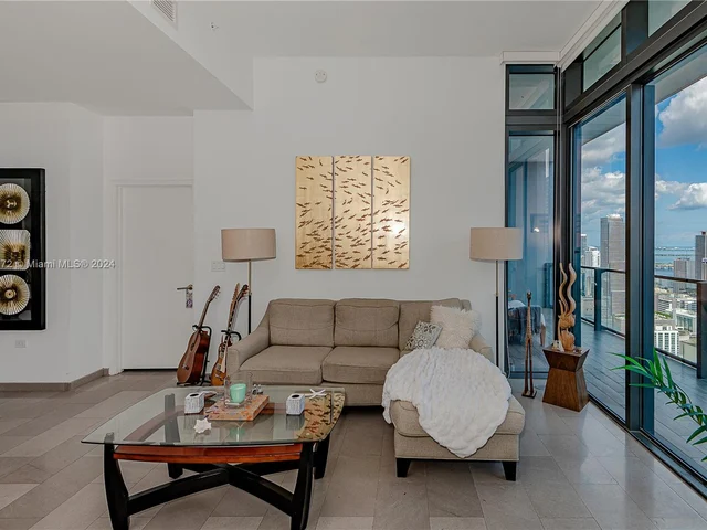 88 SW 7th St # 4107, Miami FL 33130