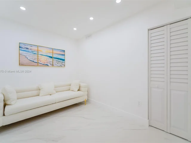 1980 S Ocean Dr # 18K, Hallandale Beach FL 33009