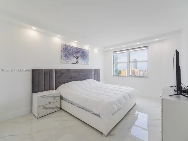 1980 S Ocean Dr # 18K, Hallandale Beach FL 33009