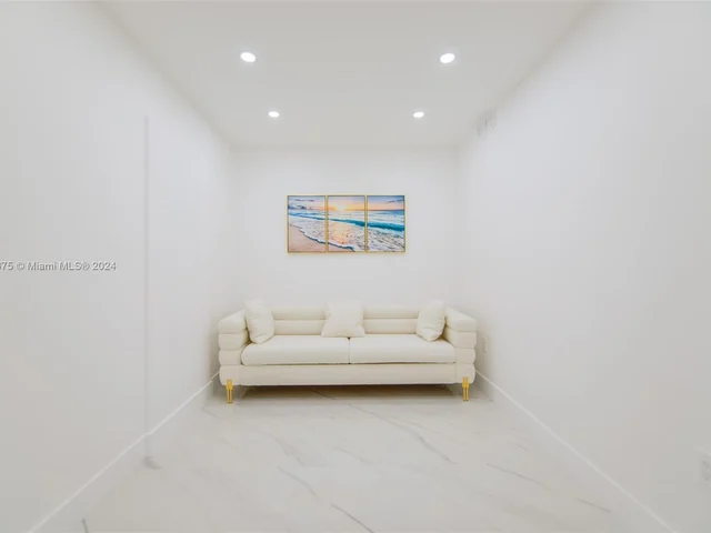 1980 S Ocean Dr # 18K, Hallandale Beach FL 33009