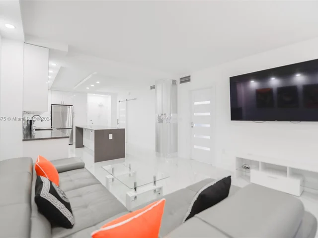 1980 S Ocean Dr # 18K, Hallandale Beach FL 33009