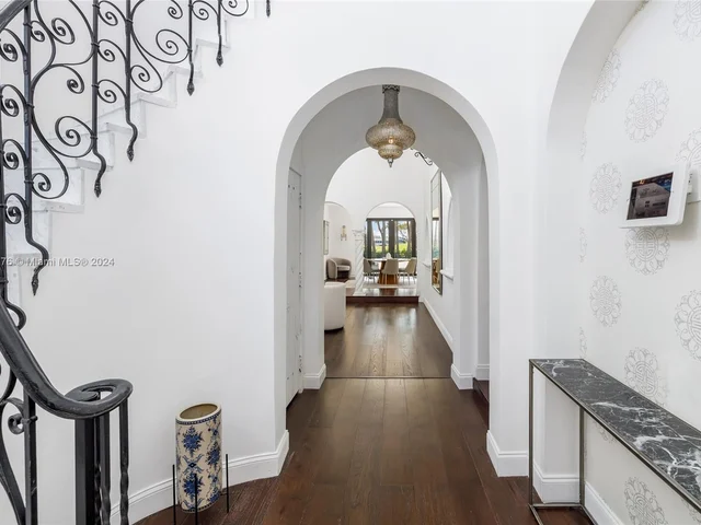 5736 Lagorce Dr, Miami Beach FL 33140