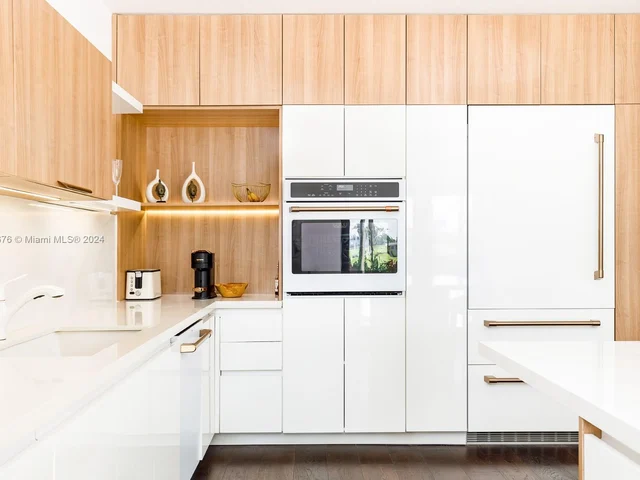 5736 Lagorce Dr, Miami Beach FL 33140