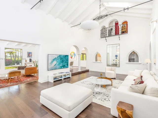 5736 Lagorce Dr, Miami Beach FL 33140