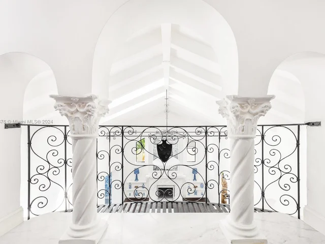 5736 Lagorce Dr, Miami Beach FL 33140