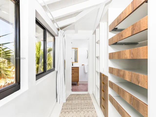 5736 Lagorce Dr, Miami Beach FL 33140