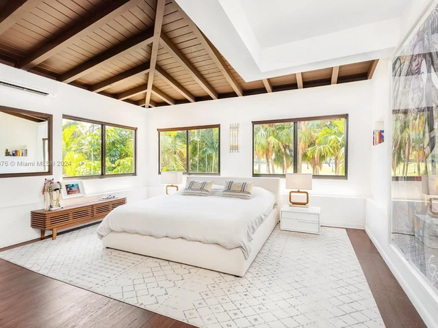 5736 Lagorce Dr, Miami Beach FL 33140