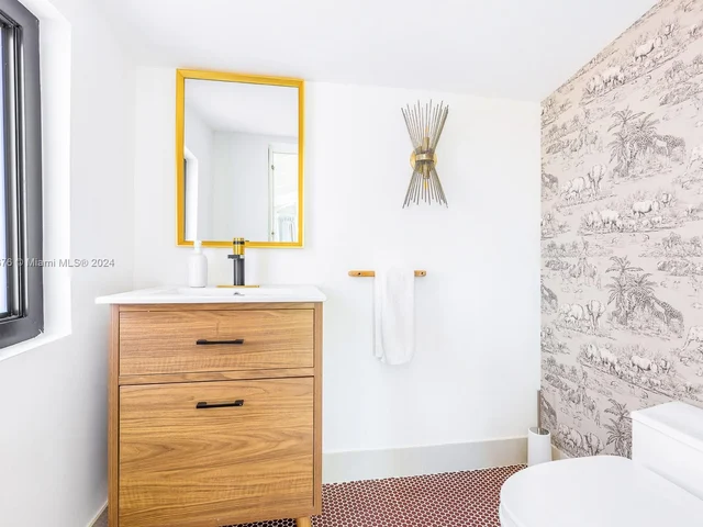 5736 Lagorce Dr, Miami Beach FL 33140