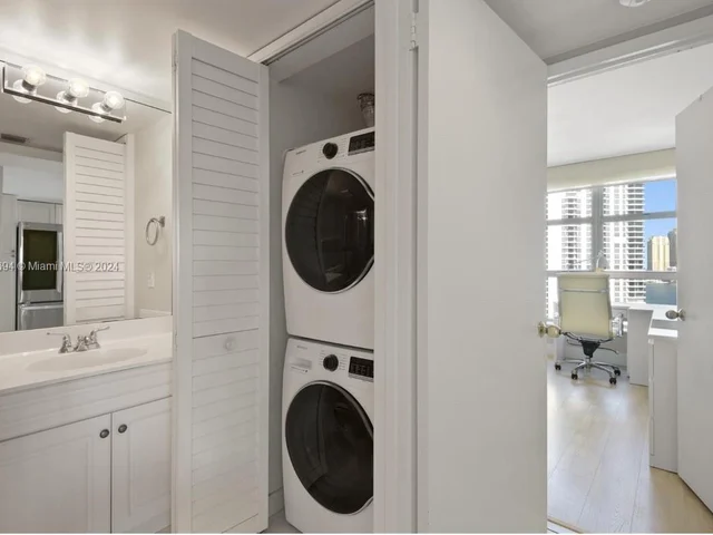 3400 NE 192nd St # 1601, Aventura FL 33180