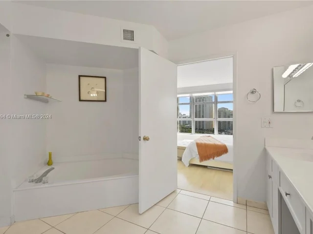 3400 NE 192nd St # 1601, Aventura FL 33180