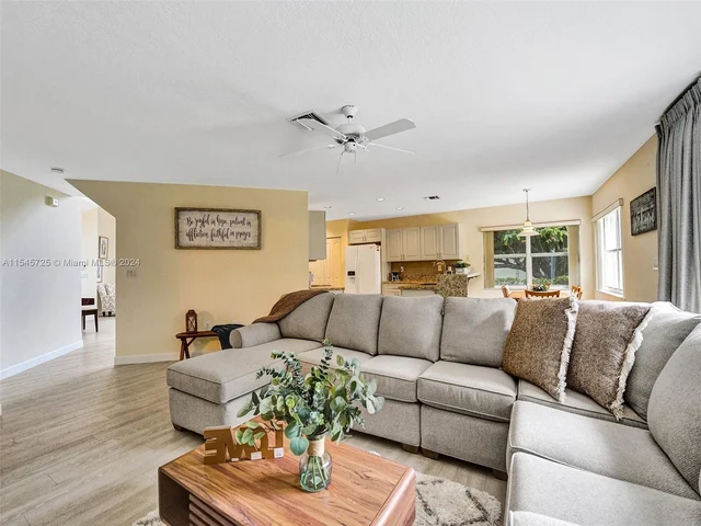 16752 NW 12th Ct, Pembroke Pines FL 33028