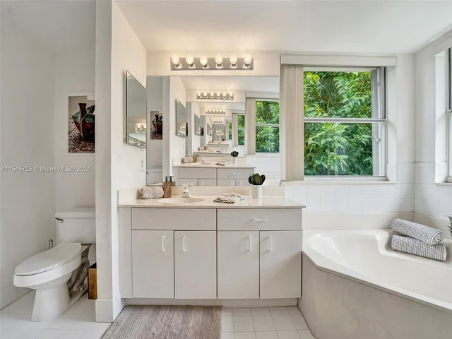 16752 NW 12th Ct, Pembroke Pines FL 33028