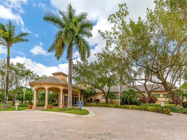 16752 NW 12th Ct, Pembroke Pines FL 33028