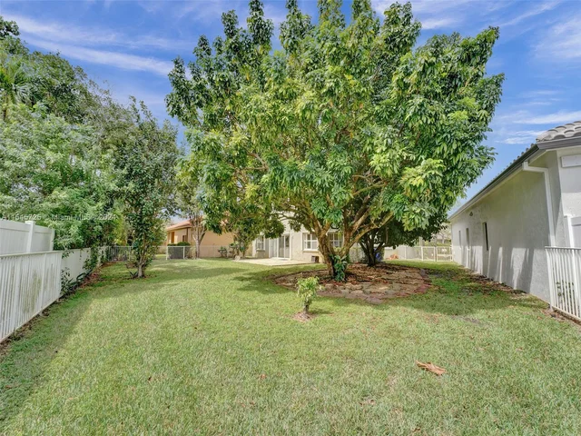 16752 NW 12th Ct, Pembroke Pines FL 33028