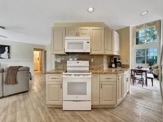 16752 NW 12th Ct, Pembroke Pines FL 33028