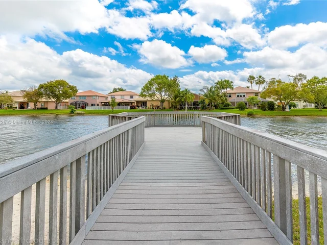 16752 NW 12th Ct, Pembroke Pines FL 33028