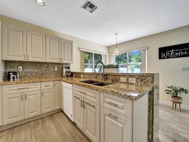 16752 NW 12th Ct, Pembroke Pines FL 33028