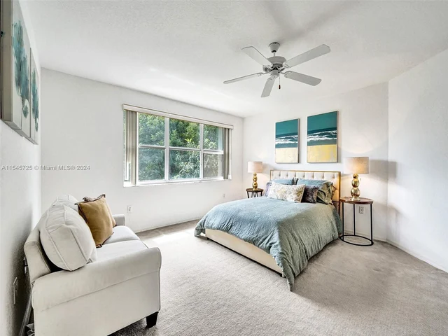 16752 NW 12th Ct, Pembroke Pines FL 33028