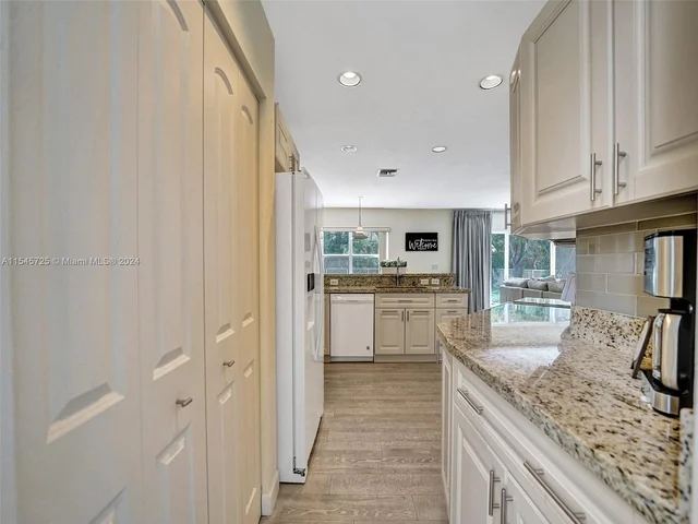 16752 NW 12th Ct, Pembroke Pines FL 33028