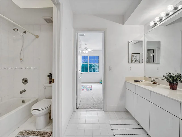 16752 NW 12th Ct, Pembroke Pines FL 33028