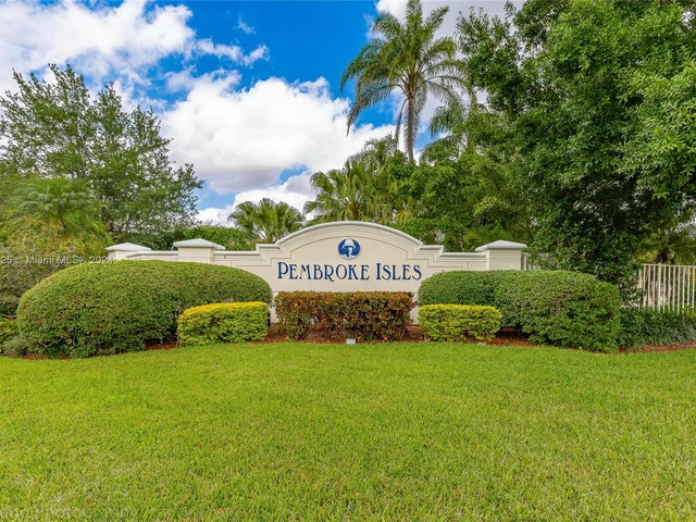 16752 NW 12th Ct, Pembroke Pines FL 33028