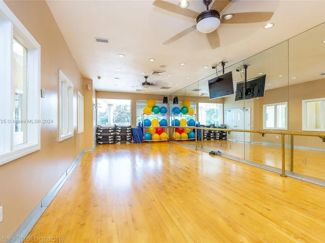 16752 NW 12th Ct, Pembroke Pines FL 33028