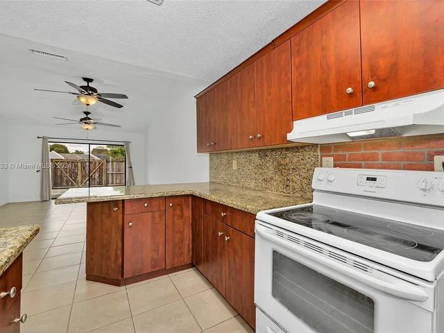 5104 SW 137th Ct, Miami FL 33175