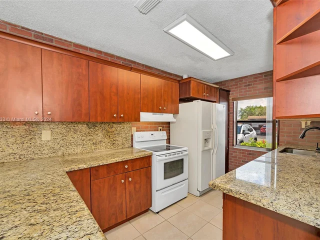 5104 SW 137th Ct, Miami FL 33175