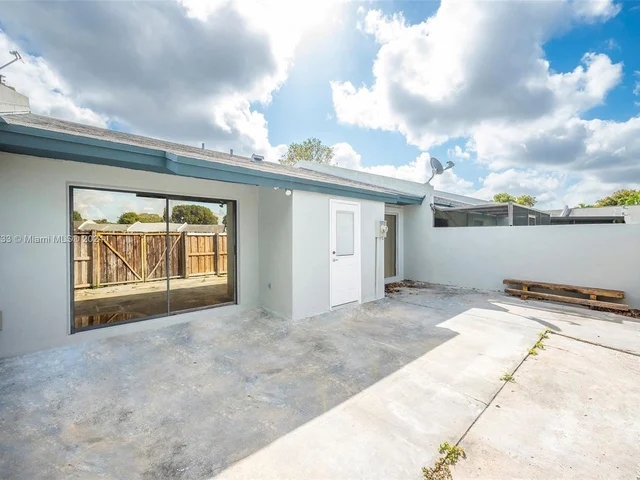 5104 SW 137th Ct, Miami FL 33175