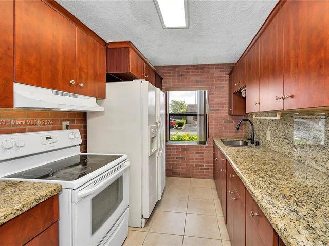 5104 SW 137th Ct, Miami FL 33175