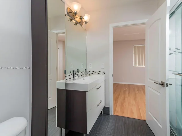 3617 San Simeon Cir, Weston FL 33331