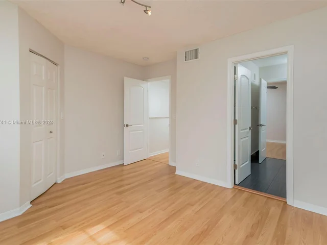 3617 San Simeon Cir, Weston FL 33331