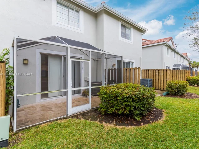 3617 San Simeon Cir, Weston FL 33331