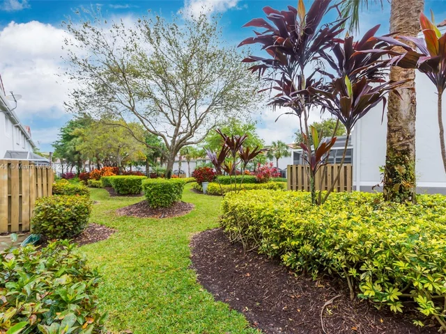 3617 San Simeon Cir, Weston FL 33331