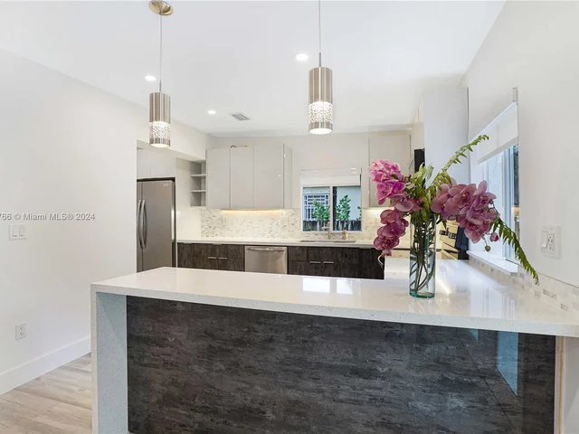 2721 SW 29th Ct, Miami FL 33133