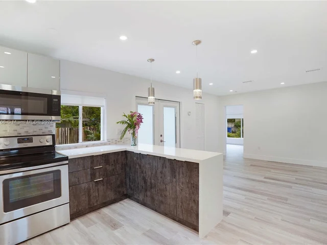 2721 SW 29th Ct, Miami FL 33133