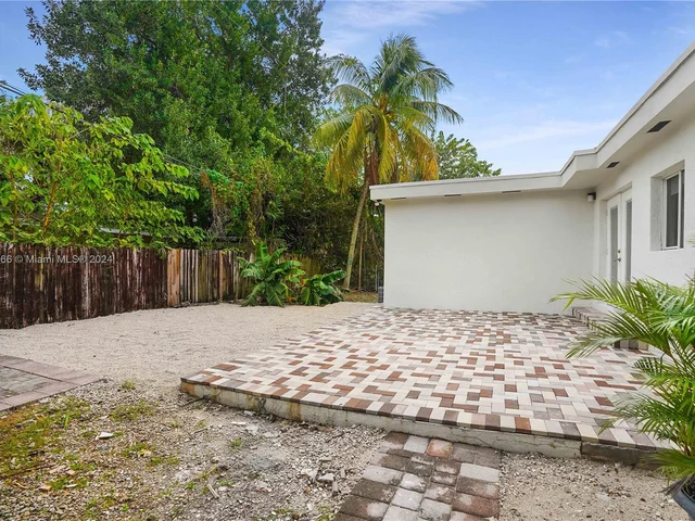 2721 SW 29th Ct, Miami FL 33133