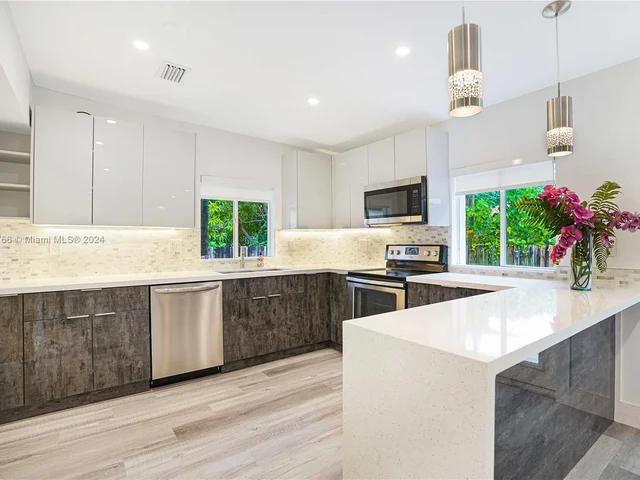 2721 SW 29th Ct, Miami FL 33133