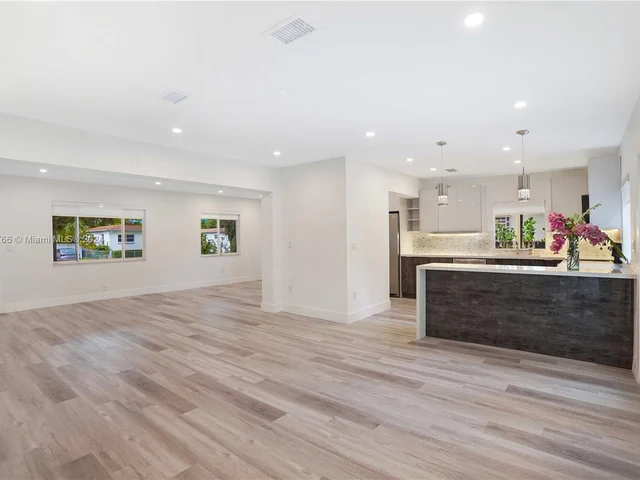 2721 SW 29th Ct, Miami FL 33133