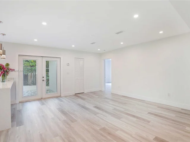 2721 SW 29th Ct, Miami FL 33133