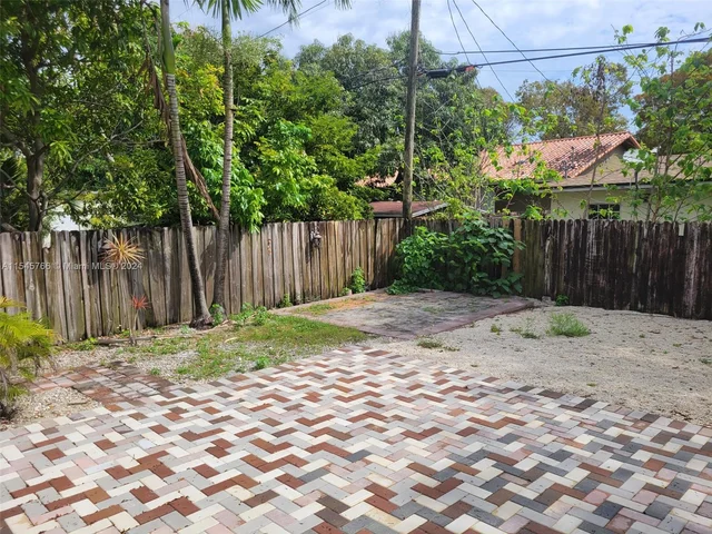 2721 SW 29th Ct, Miami FL 33133