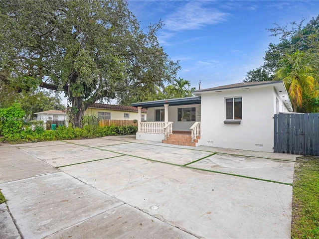 2721 SW 29th Ct, Miami FL 33133