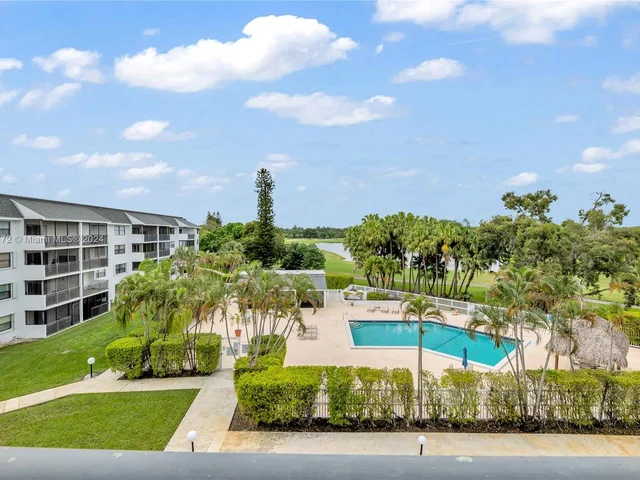 16051 Blatt Blvd # 403, Weston FL 33326