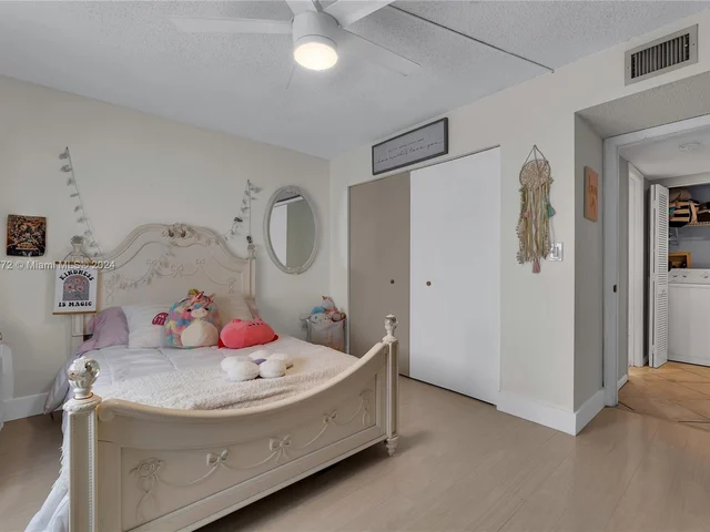 16051 Blatt Blvd # 403, Weston FL 33326