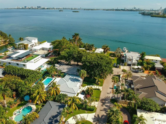 1235 NE 88th St, Miami FL 33138