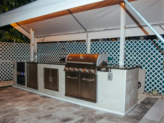 1235 NE 88th St, Miami FL 33138