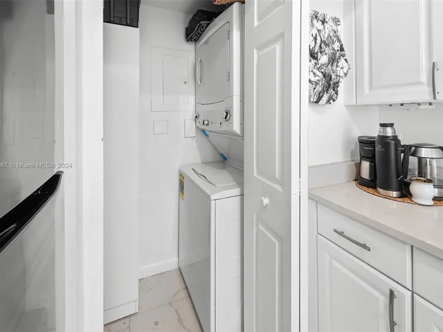 90 Alton Rd # 707, Miami Beach FL 33139