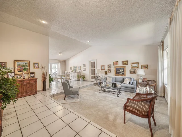 9855 SW 122nd Ave, Miami FL 33186